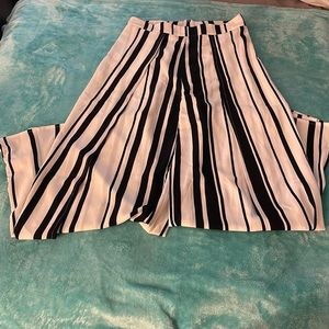 Revamped white w/black strips dress pants w/ slits up the sides